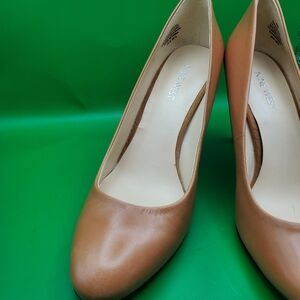 Nine West Handjive Womens size 8M Tan Pump Rounded Toe High Heel Shoes